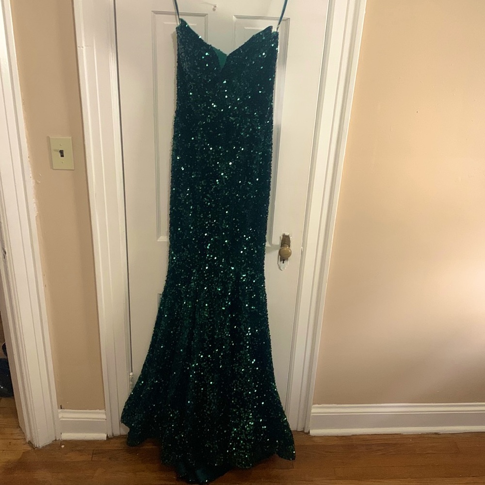 Brand new Portia and Scarlet gown!!! Never worn size 0. Perfect for prom!